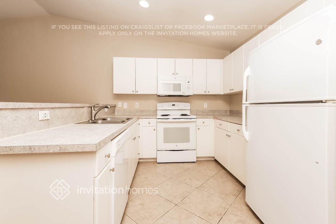 2422 Joe Ave S - Photo 6 of 17