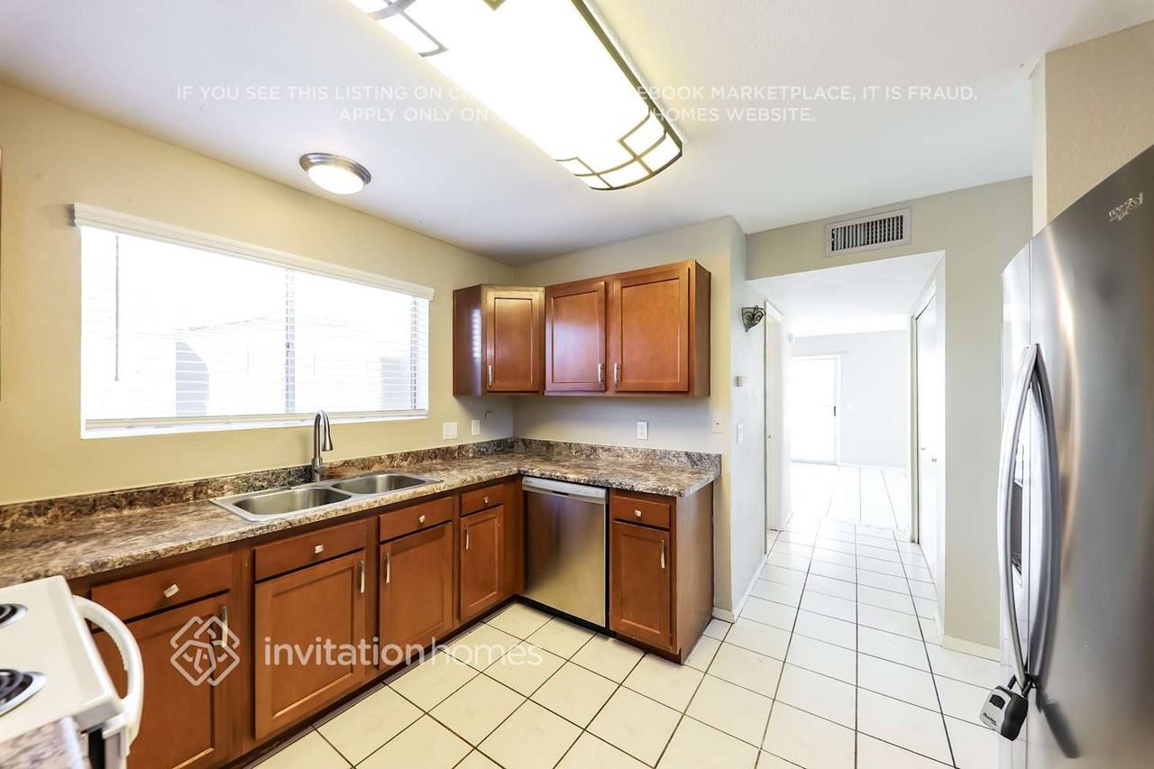 1014 E Marco Polo Rd - Photo 7 of 18