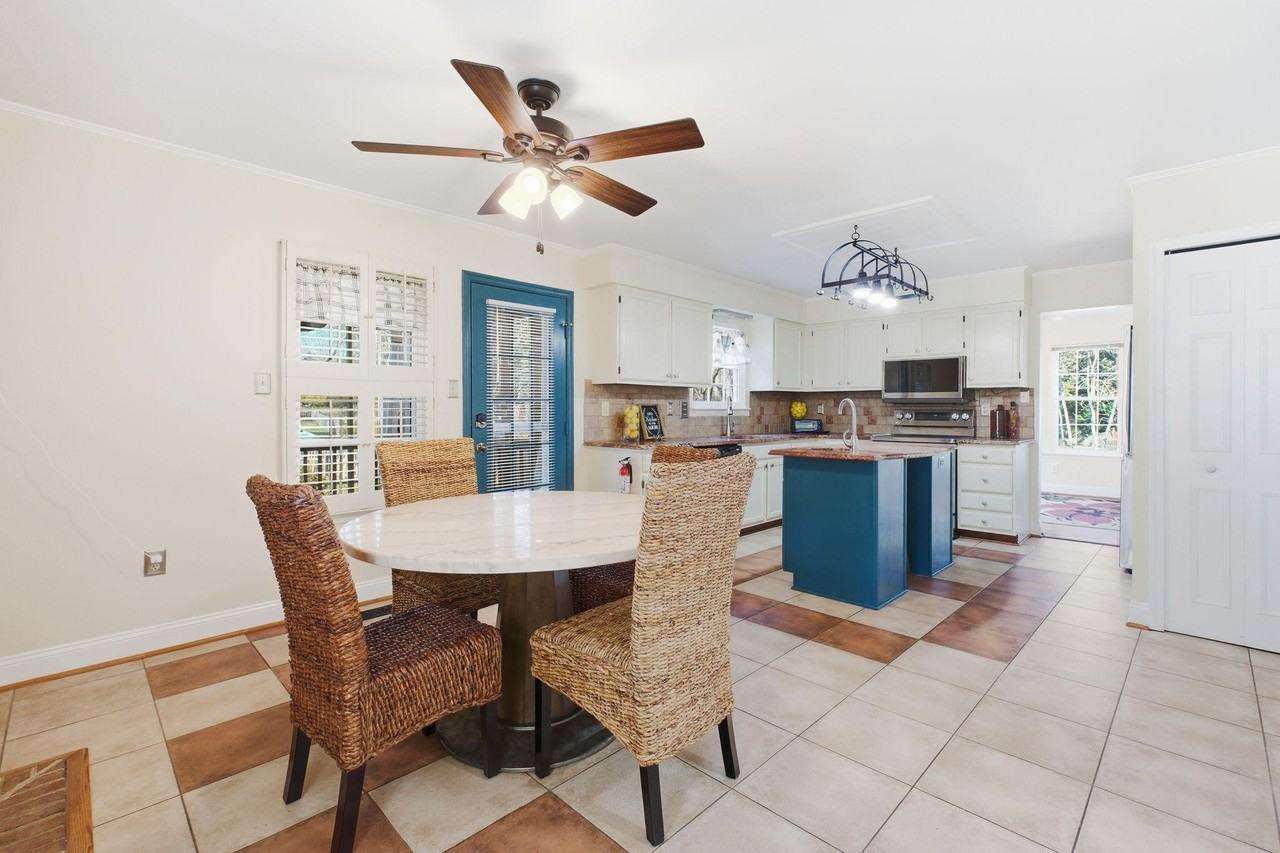 Soffit Pl - Photo 5 of 18