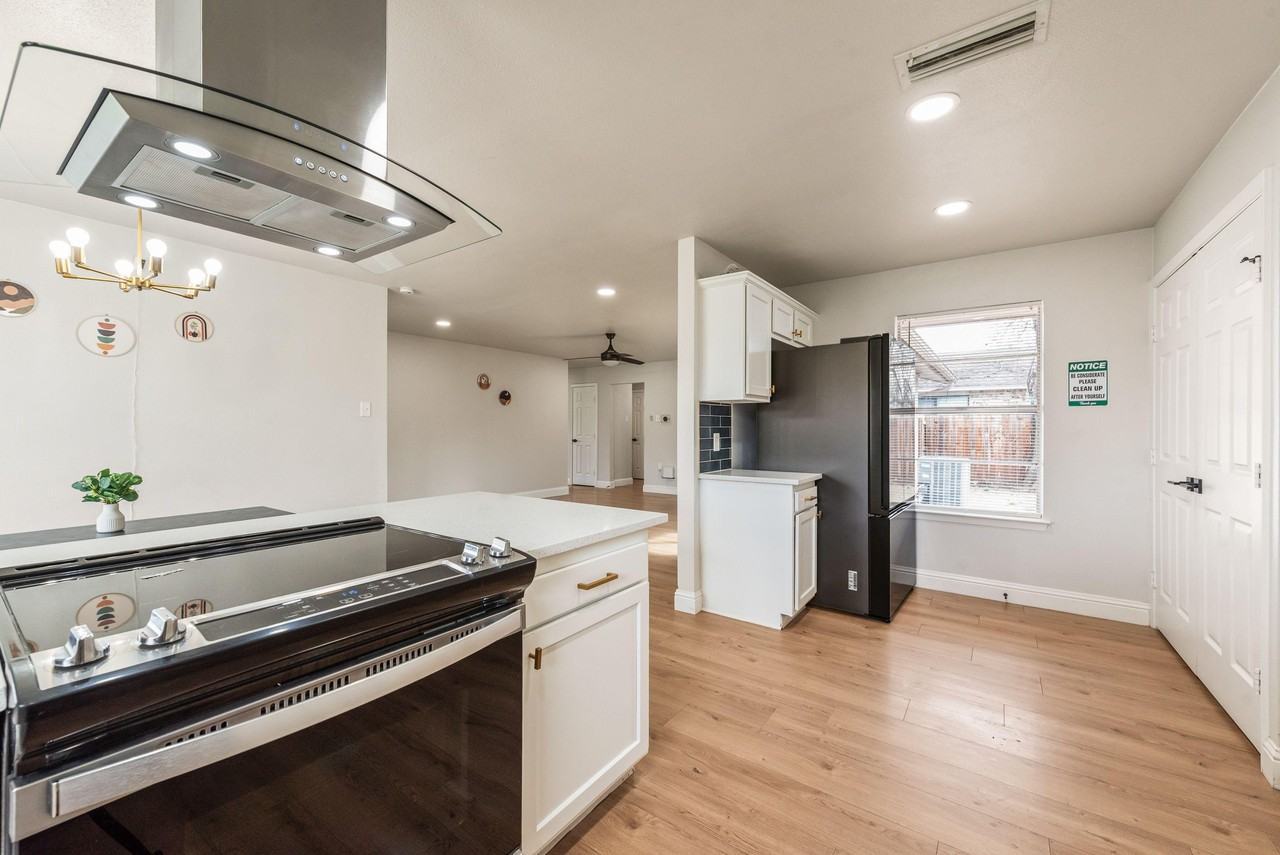 Acton Ave - Photo 3 of 11