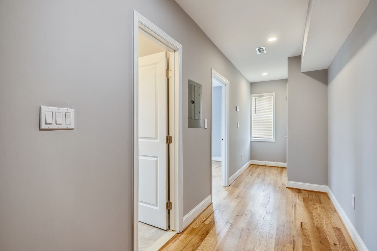 116 Emerson St Nw #1 - Photo 3 of 11