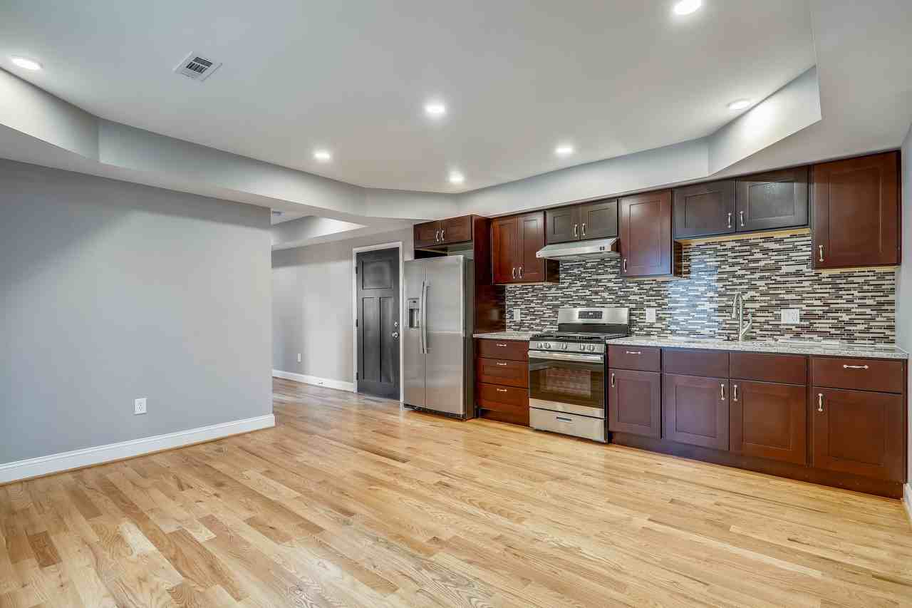 116 Emerson St Nw #1 - Photo 6 of 11