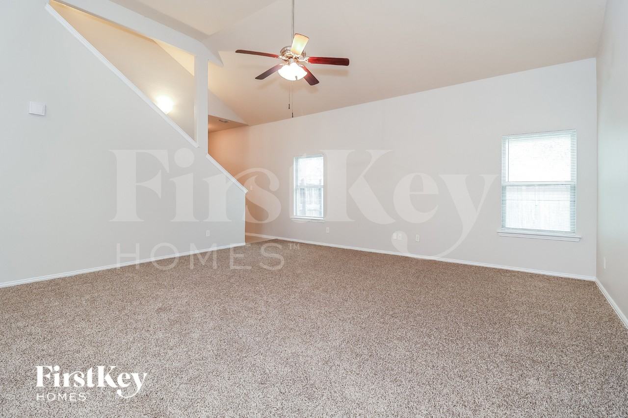 963 Ranch Rd - Photo 2 of 19