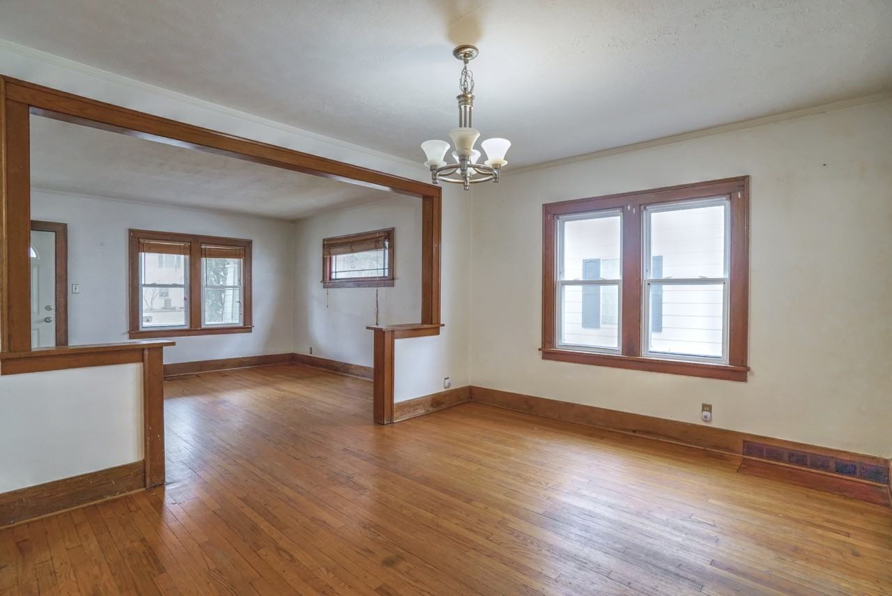 525 E Eckman St - Photo 6 of 15