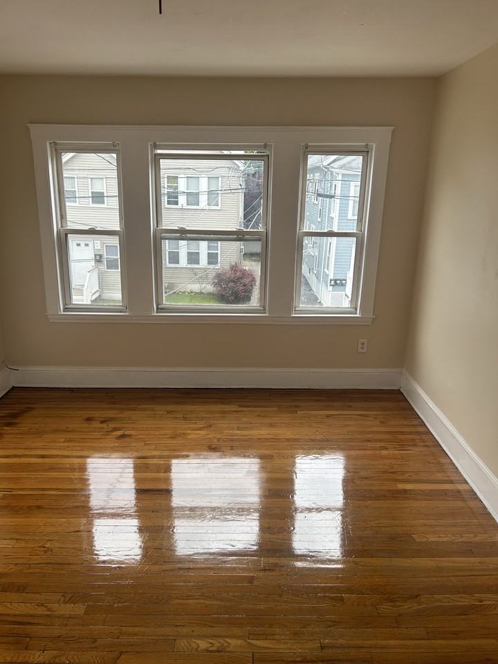 36 Granfield Ave #2R - Photo 2 of 4