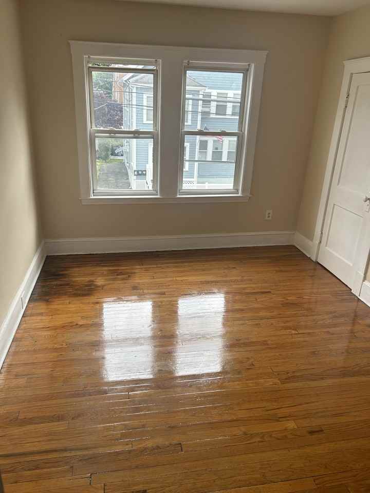 36 Granfield Ave #2R - Photo 4 of 4