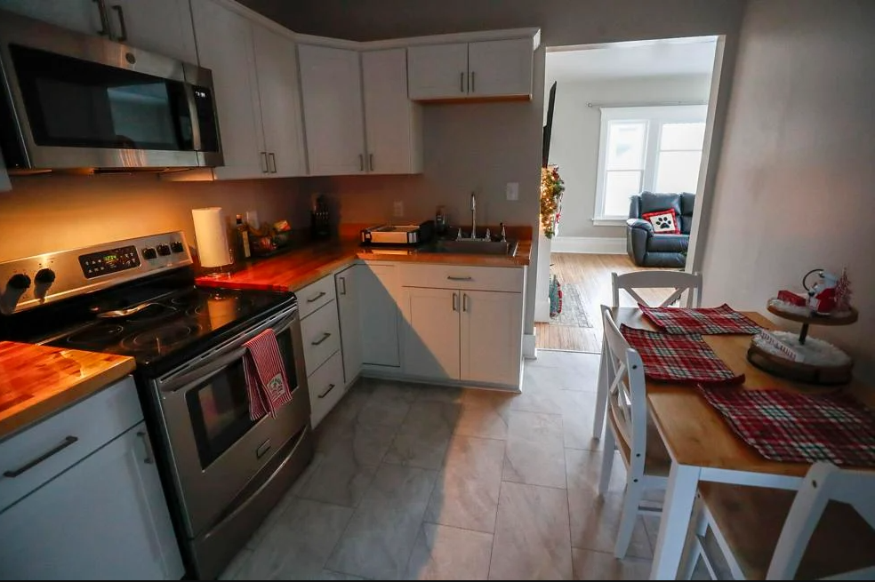 1227 W 22nd St - Photo 3 of 19