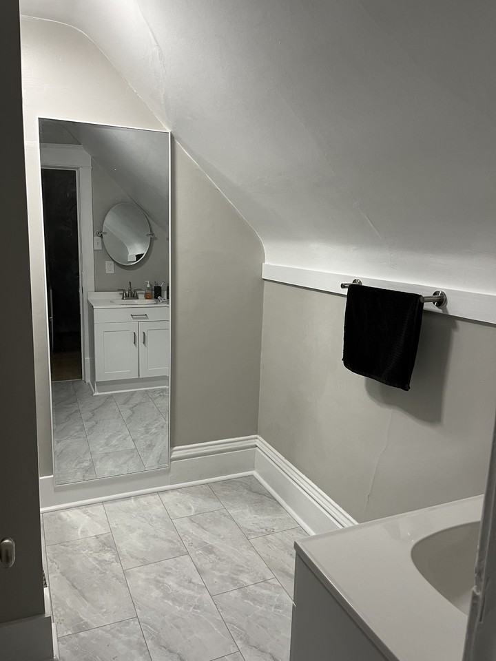 1227 W 22nd St - Photo 7 of 19