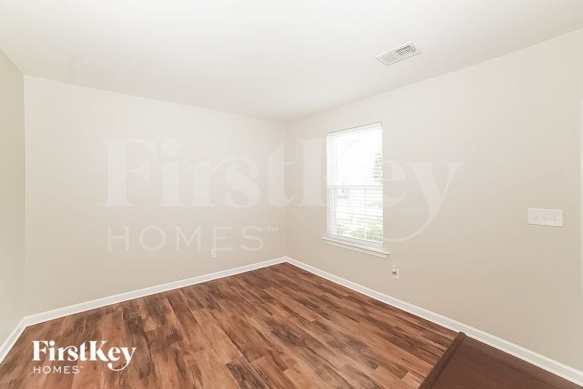 5720 Misty Hill Cir - Photo 2 of 15