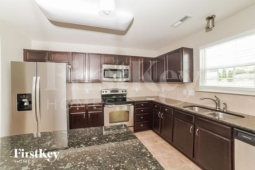 5720 Misty Hill Cir - Photo 5 of 15