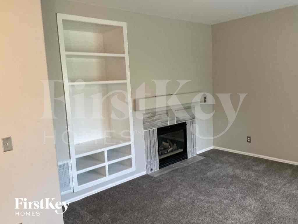 5135 Nighthawk Pkwy - Photo 4 of 11