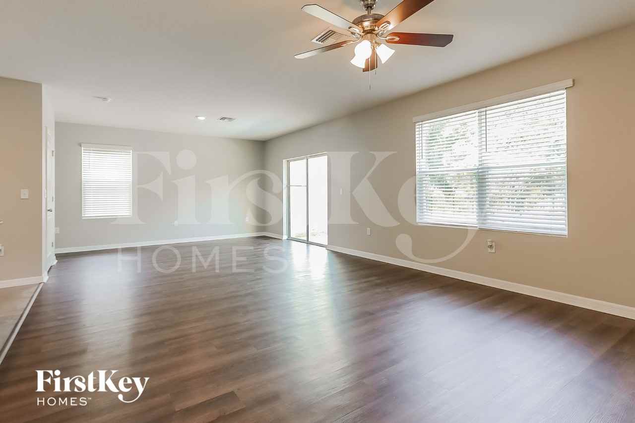 12411 Pagoda Pl - Photo 4 of 15