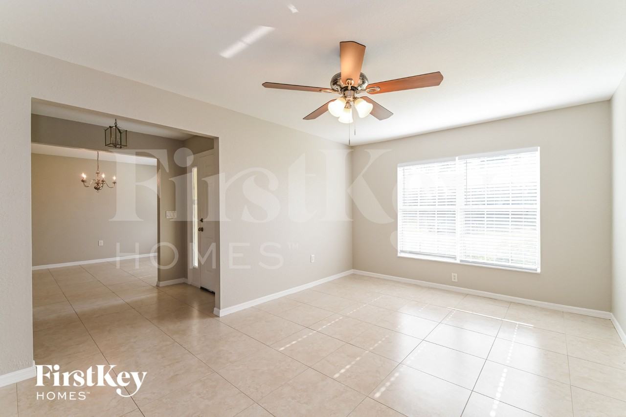 1920 Nw 24th Ave - Photo 4 of 15