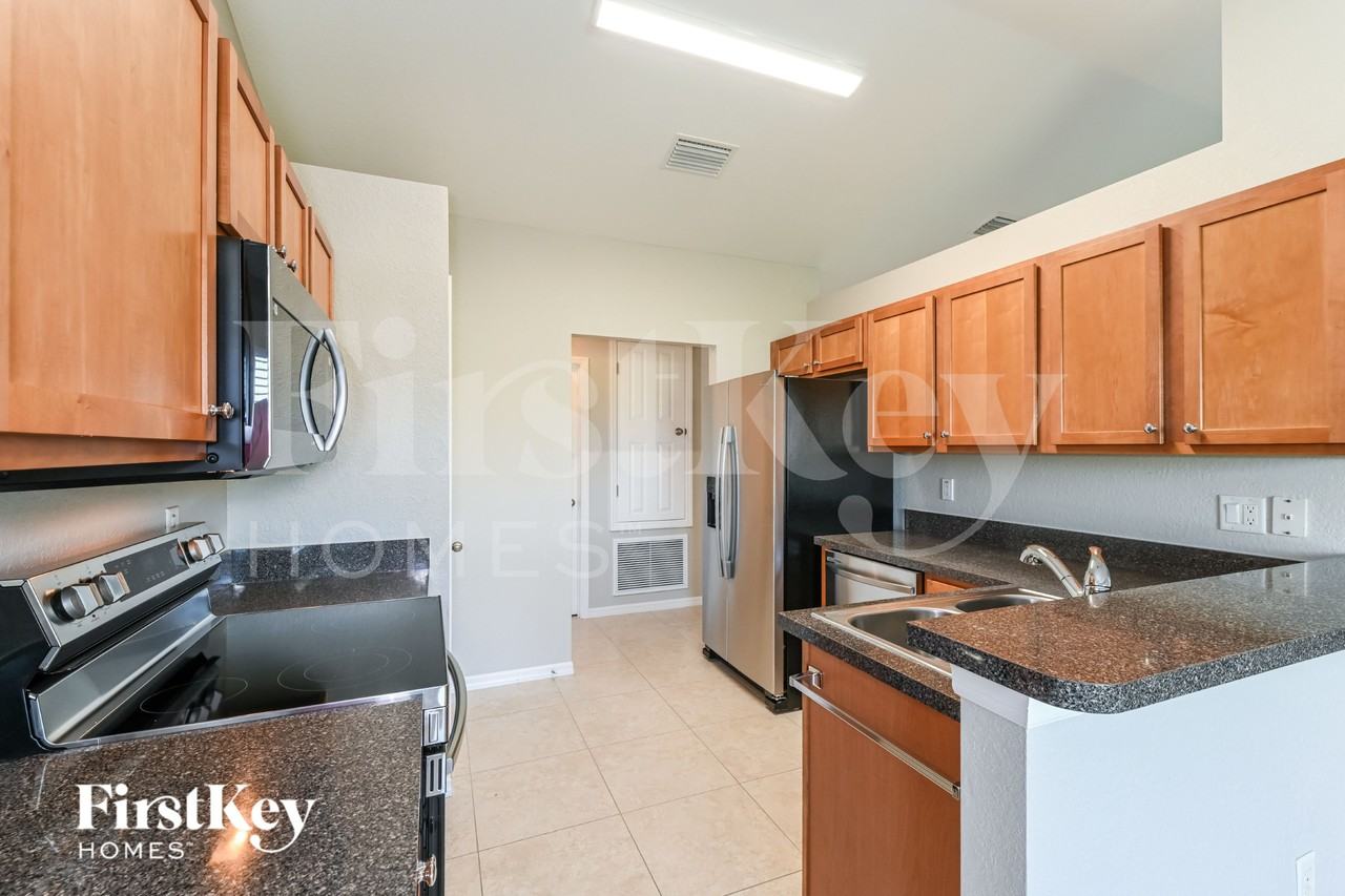 1920 Nw 24th Ave - Photo 7 of 15