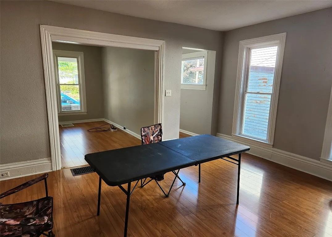 905 Walnut St - Photo 3 of 13