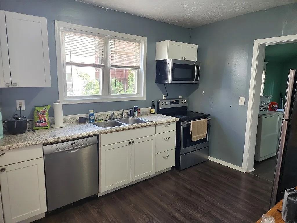 905 Walnut St - Photo 5 of 13