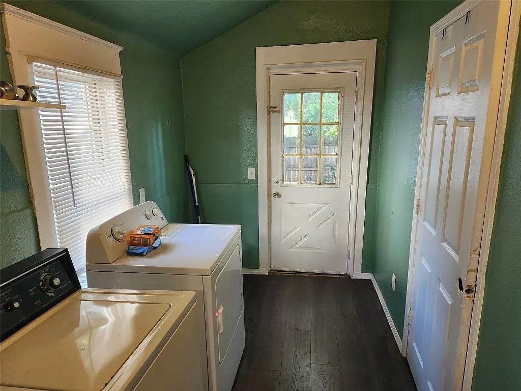 905 Walnut St - Photo 6 of 13