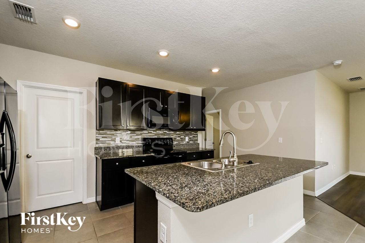 11010 Leland Groves Dr - Photo 6 of 15