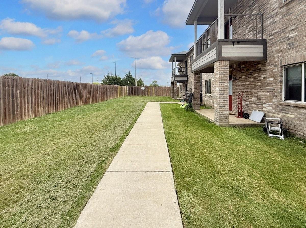 512 E Hazelwood St #A - Photo 2 of 40