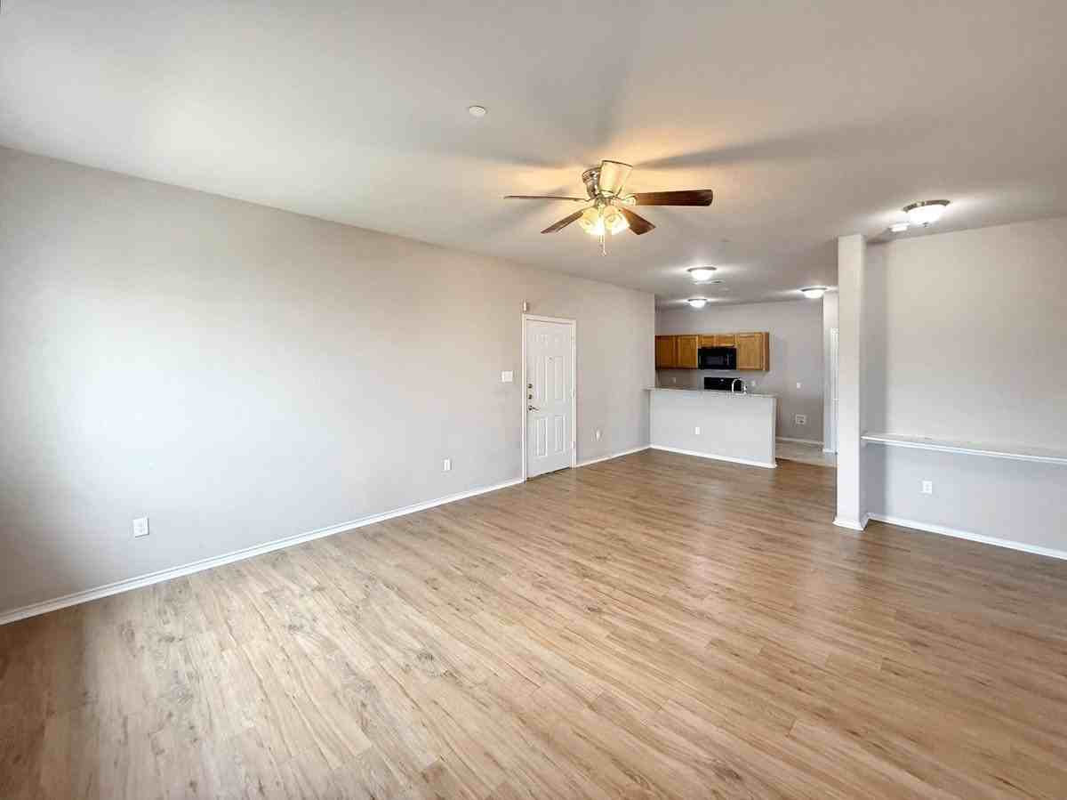 512 E Hazelwood St #A - Photo 6 of 40