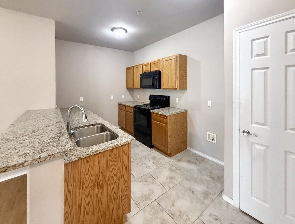 512 E Hazelwood St #A - Photo 7 of 40