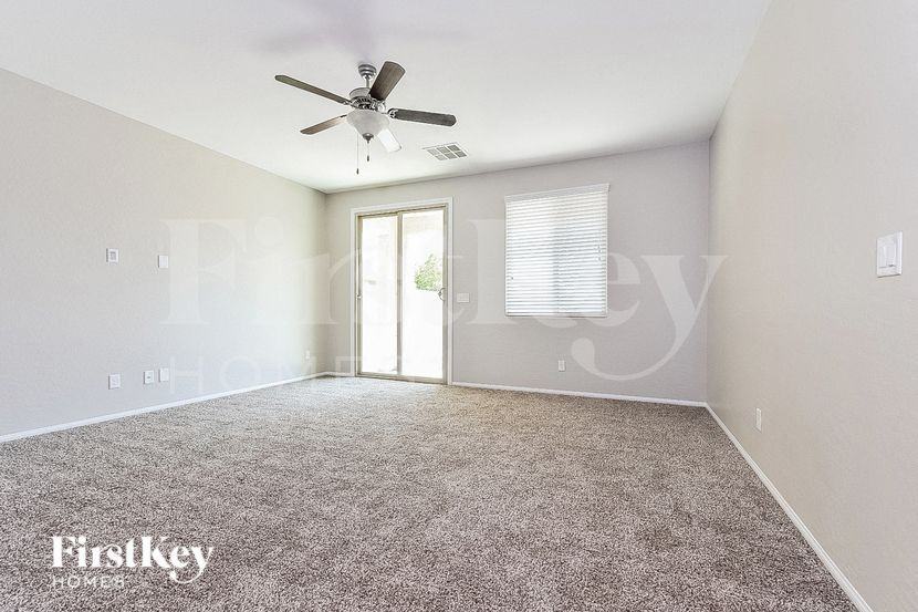 7504 Abby View St - Photo 3 of 15