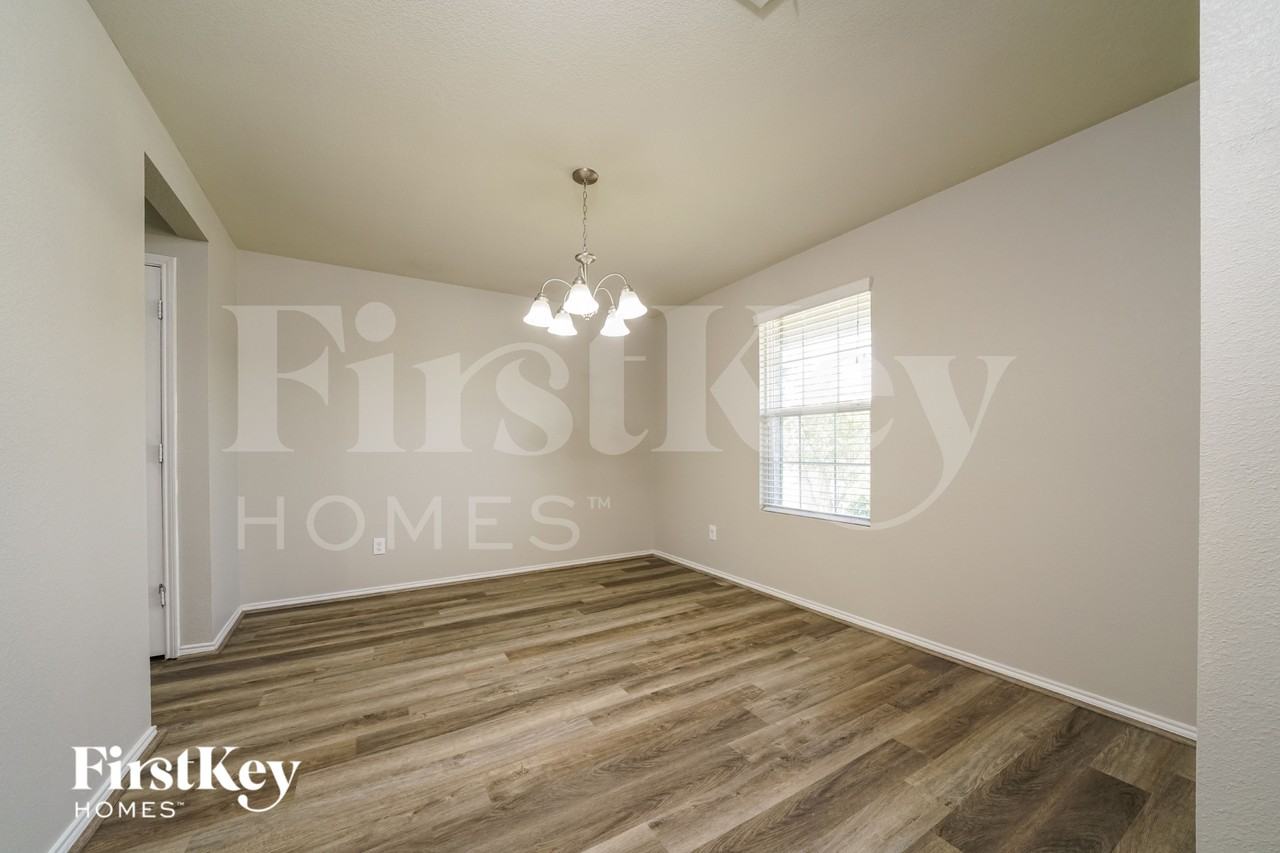 133 Waxberry Dr - Photo 4 of 15