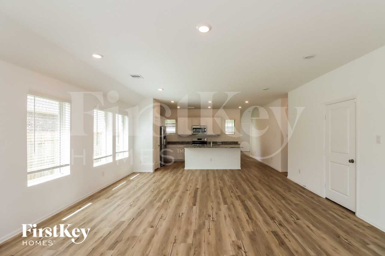 5212 Winding Stream Dr - Photo 4 of 15