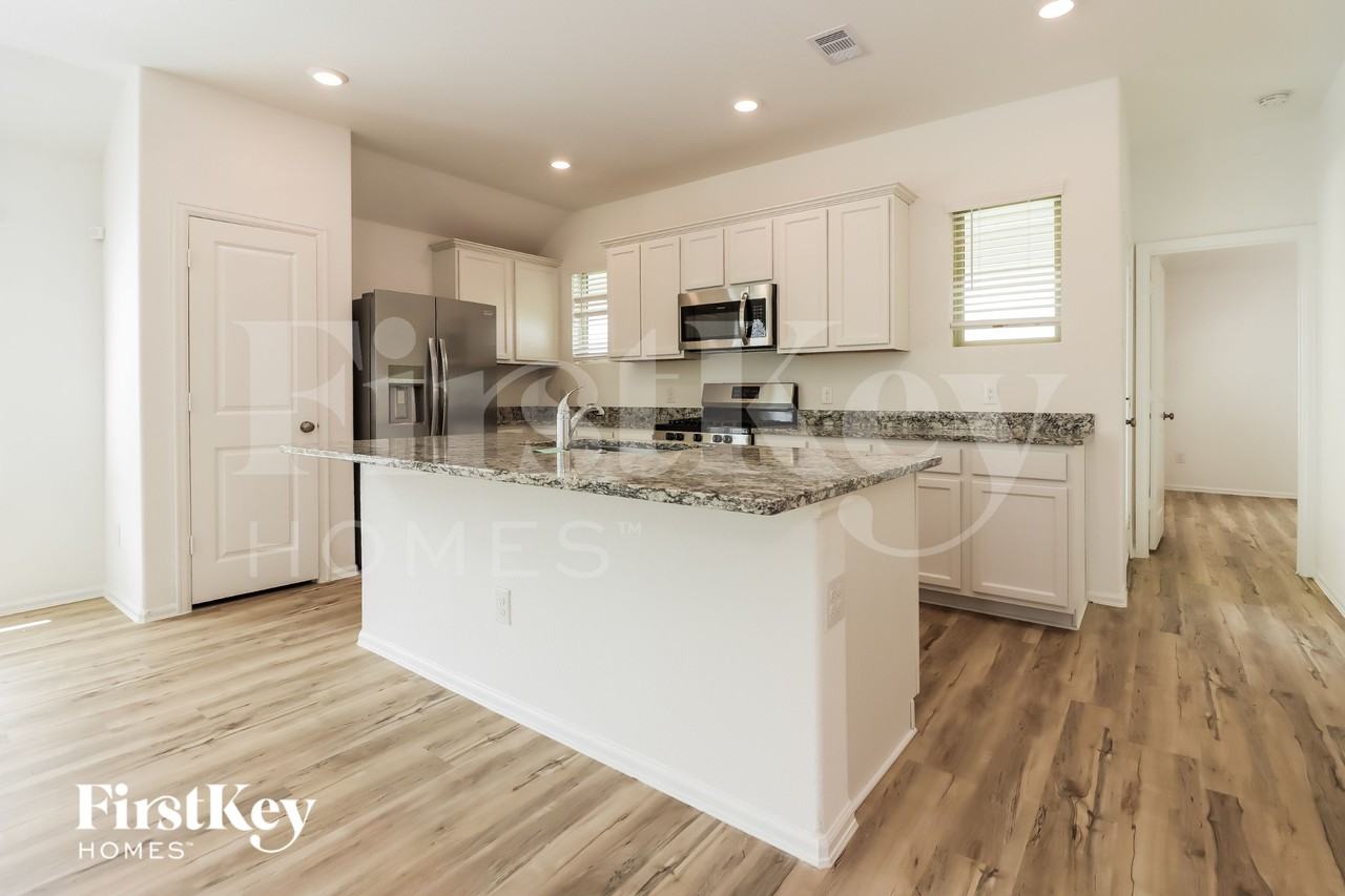 5212 Winding Stream Dr - Photo 5 of 15