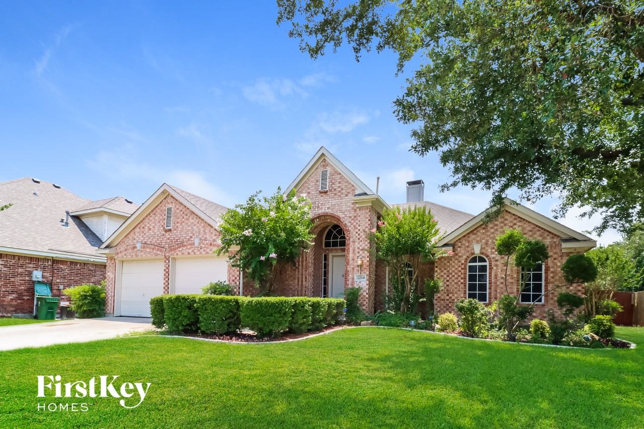 2204 Reedway Ct - Photo 2 of 15