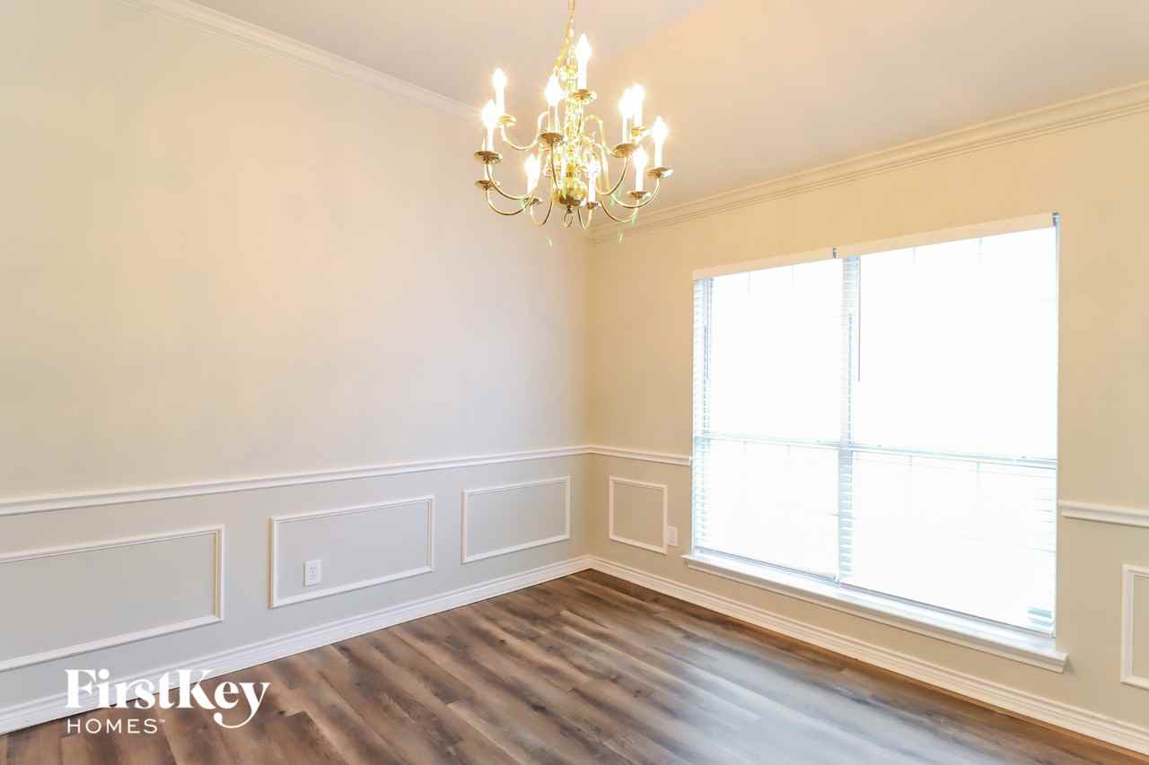 2204 Reedway Ct - Photo 6 of 15