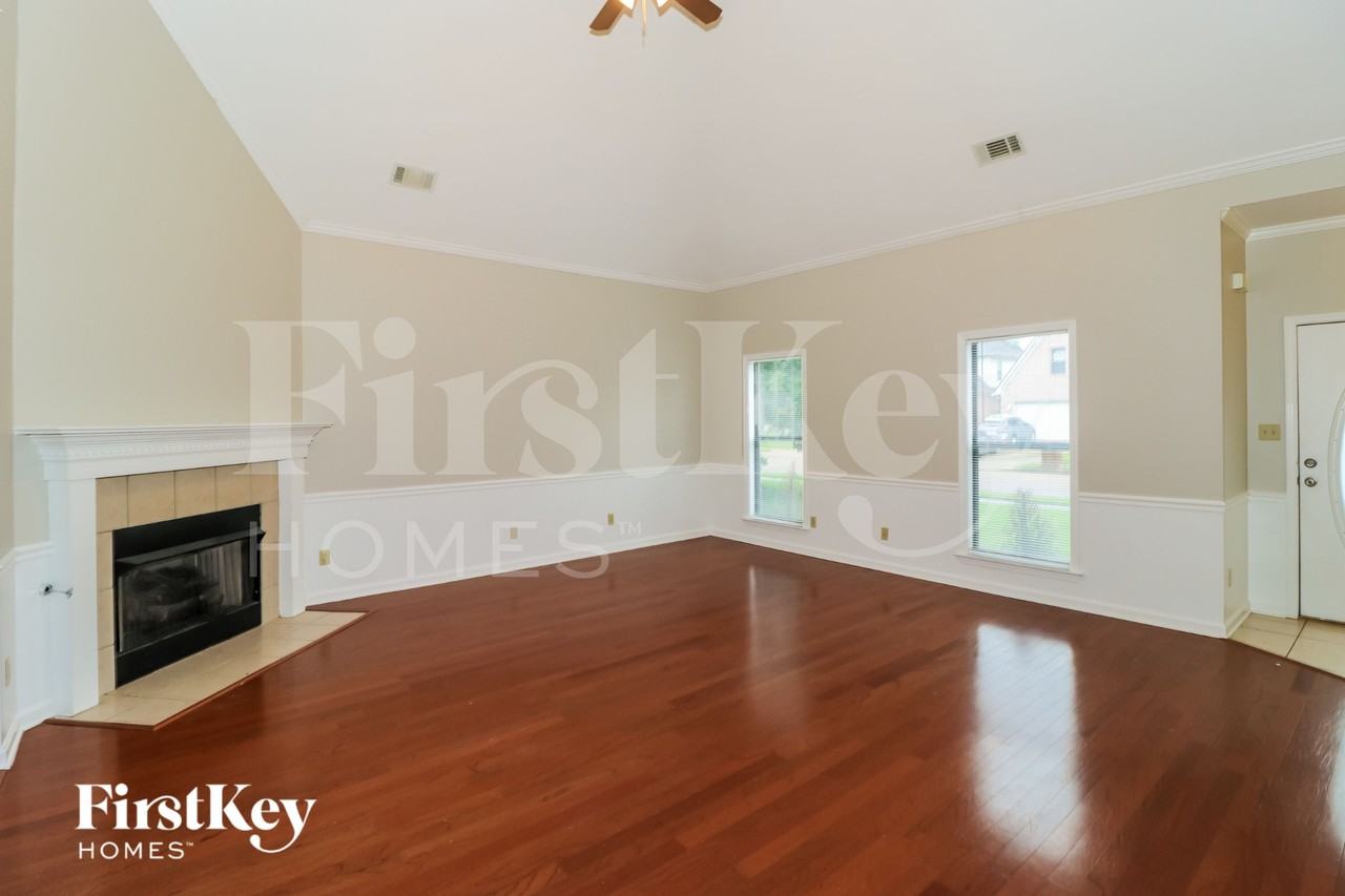 7996 Jills Creek Dr - Photo 3 of 15