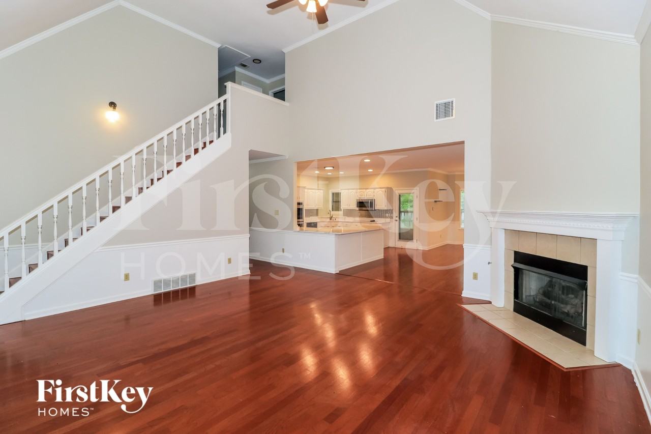 7996 Jills Creek Dr - Photo 4 of 15