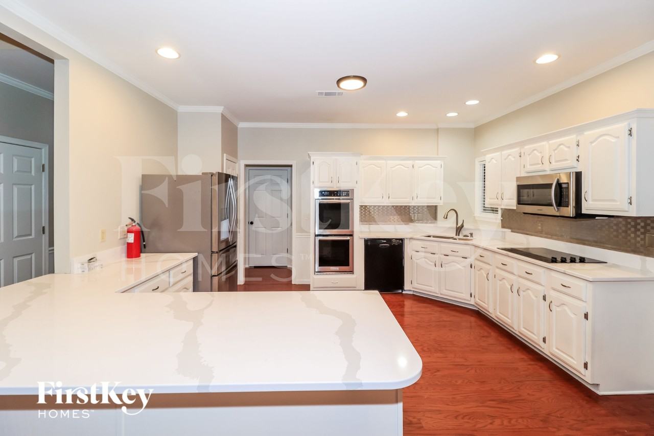 7996 Jills Creek Dr - Photo 6 of 15