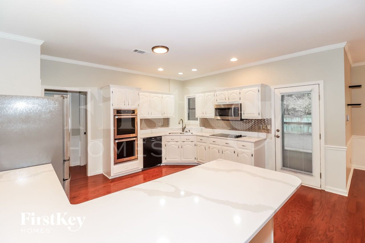 7996 Jills Creek Dr - Photo 7 of 15