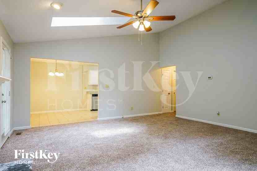 5208 Wallingford Dr - Photo 4 of 15