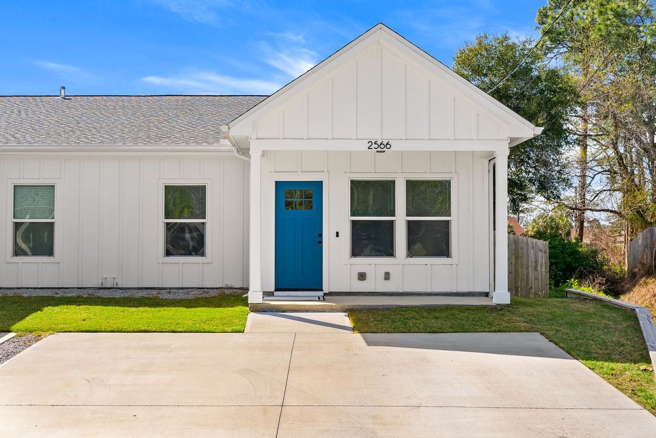 2566 Oak St #2566 - Photo 4 of 31