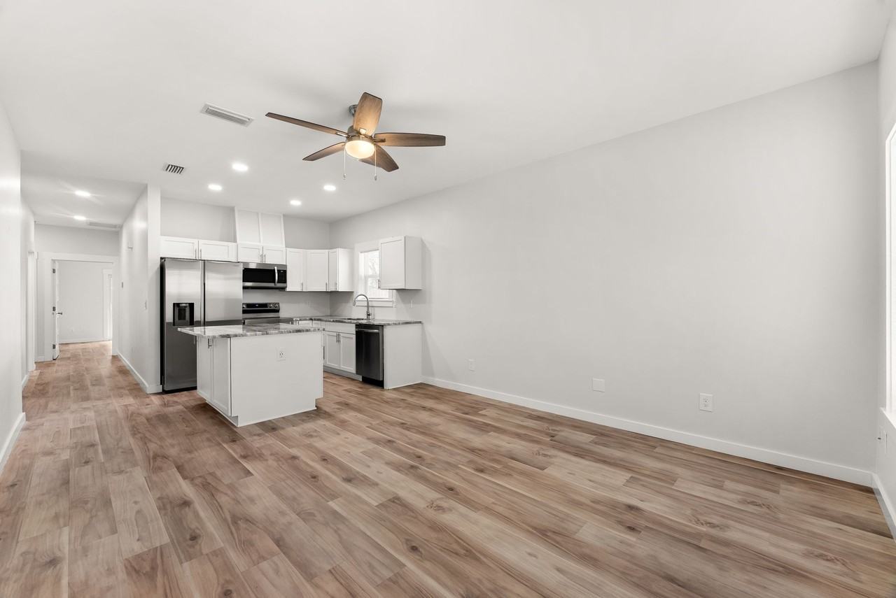 2566 Oak St #2566 - Photo 7 of 31