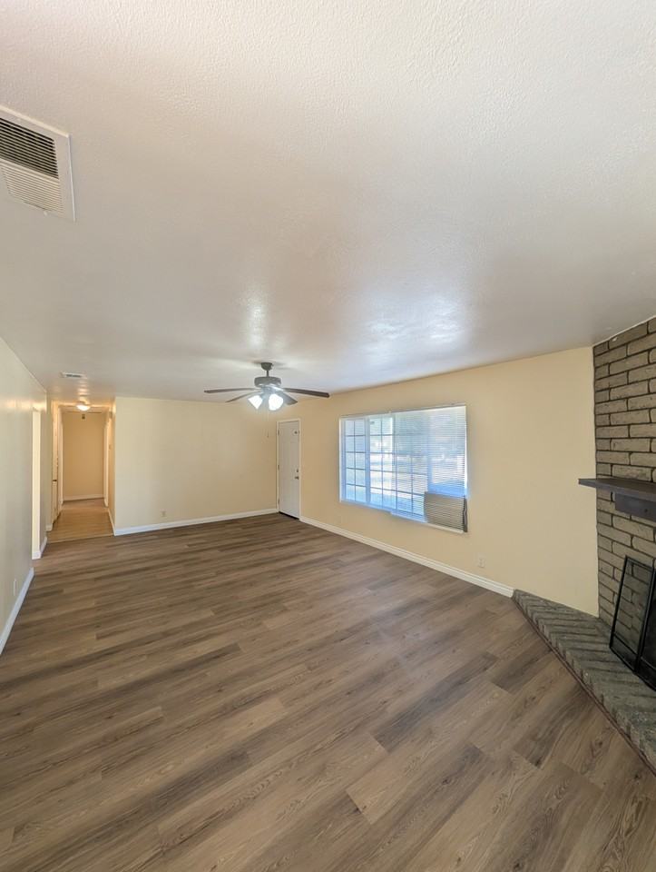 26820 Cornell St - Photo 3 of 22