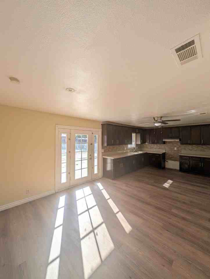 26820 Cornell St - Photo 5 of 22