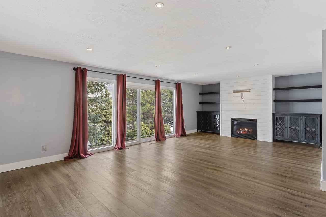 689 Sunset Ln - Photo 2 of 3