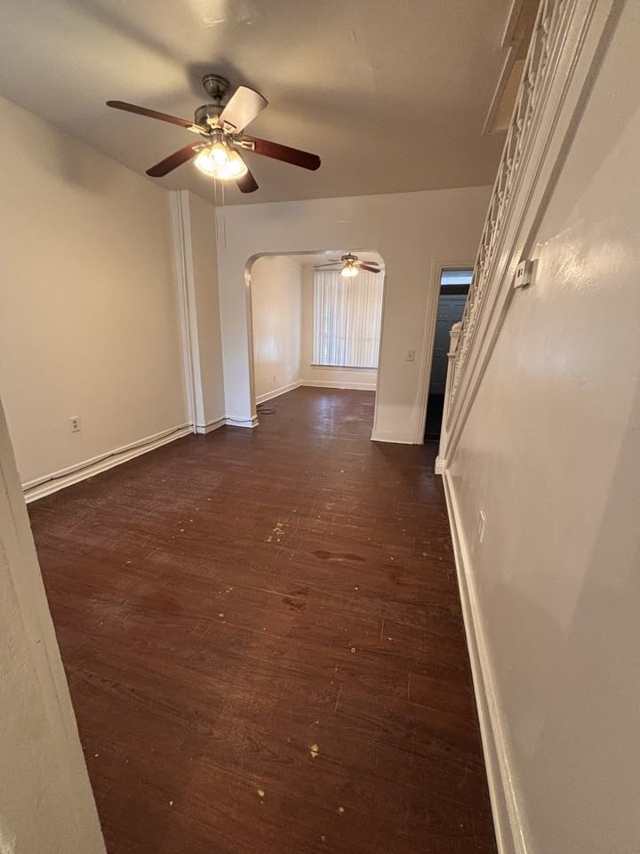 738 W Poplar St - Photo 4 of 15