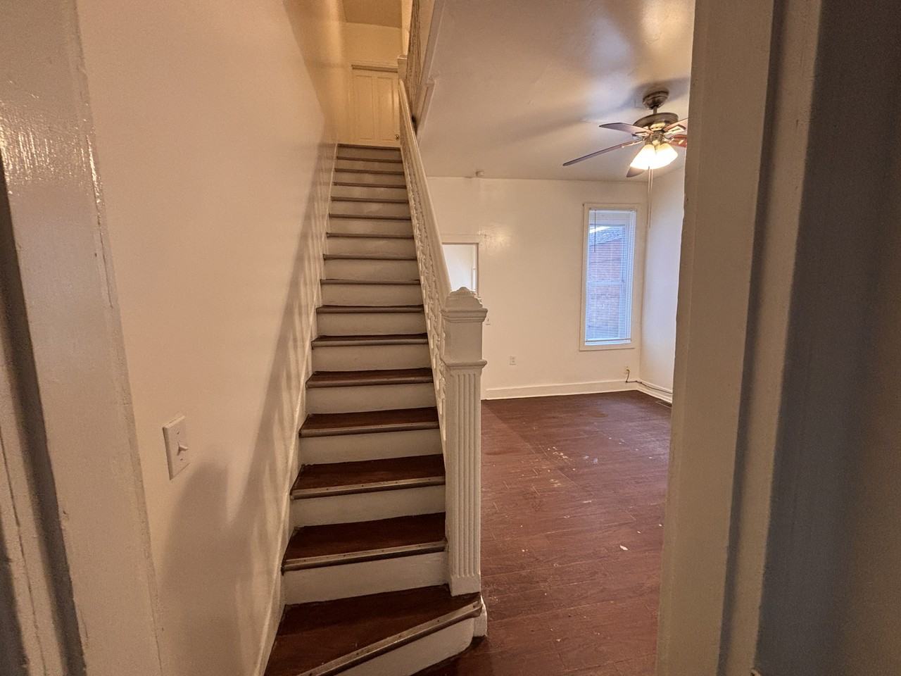 738 W Poplar St - Photo 6 of 15