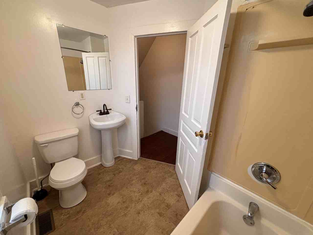 738 W Poplar St - Photo 7 of 15