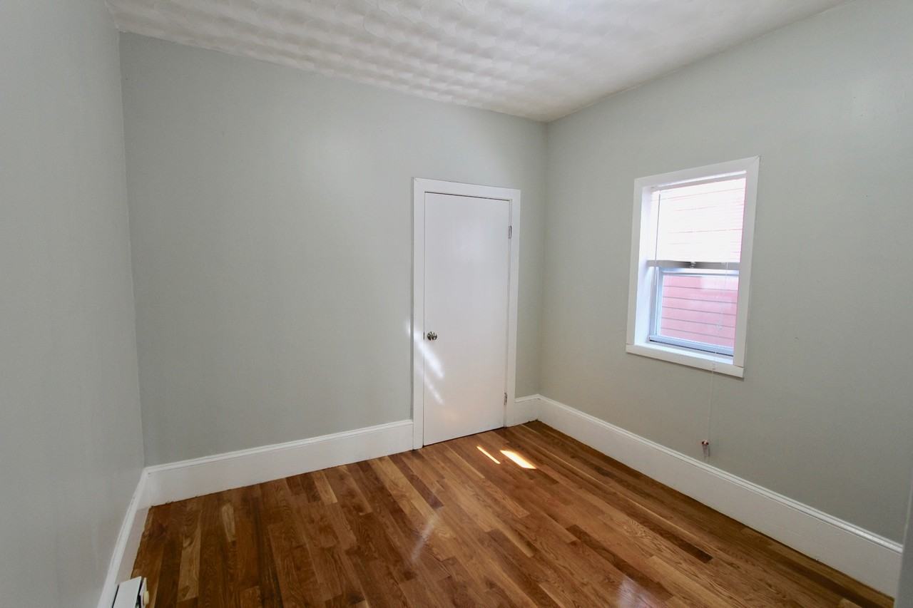 94 E Cottage St #3 - Photo 4 of 8