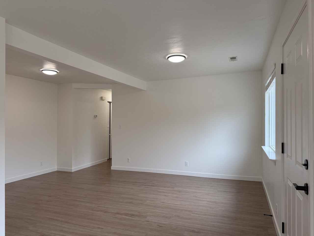 416 Jasper Ave - Photo 3 of 13