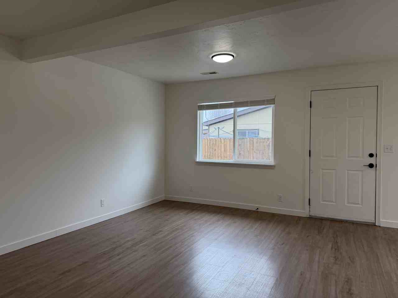 416 Jasper Ave - Photo 4 of 13