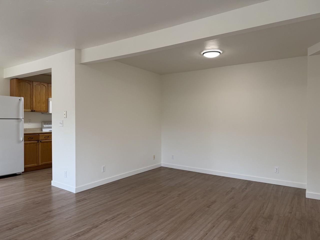 416 Jasper Ave - Photo 5 of 13