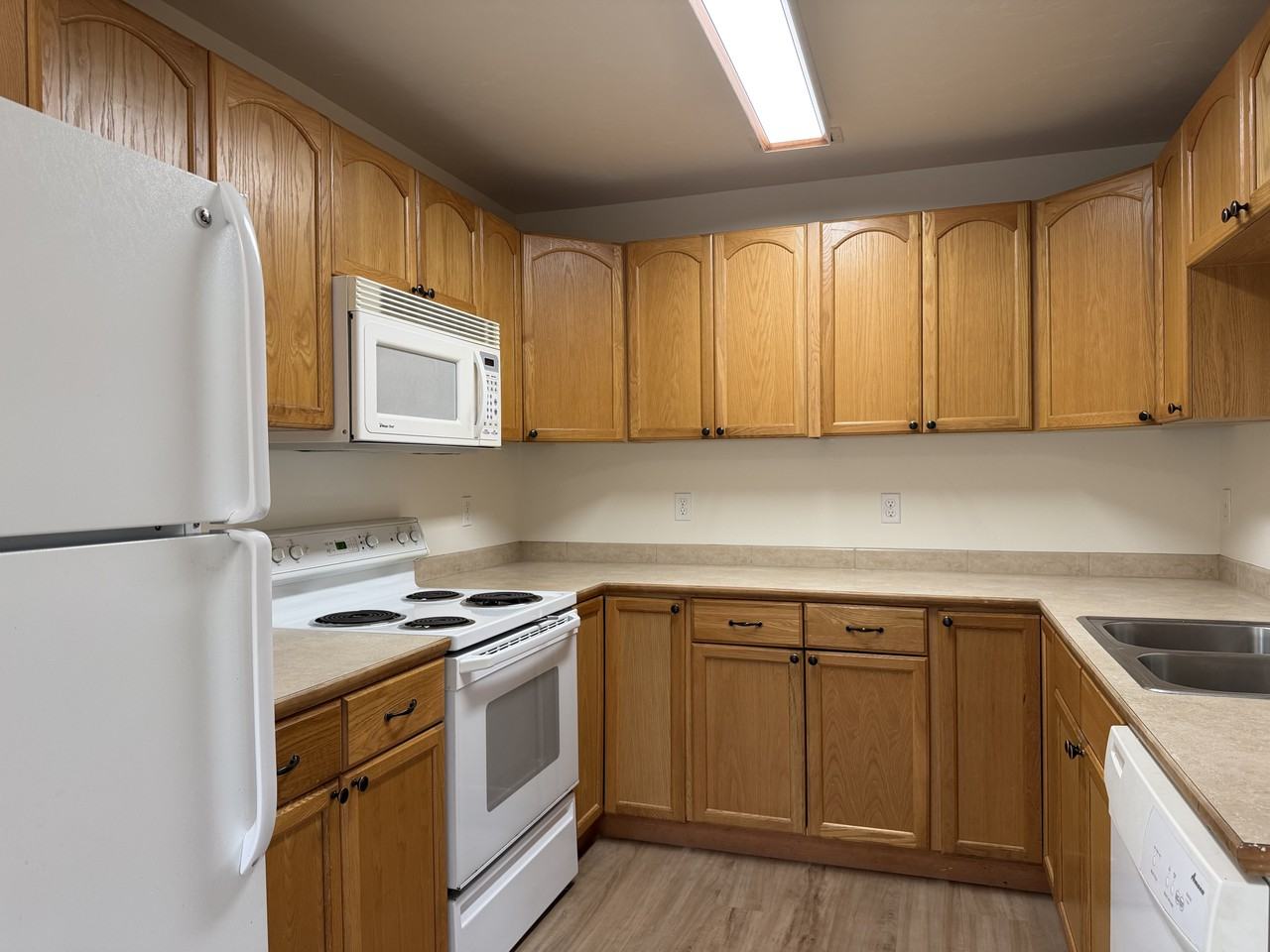 416 Jasper Ave - Photo 7 of 13