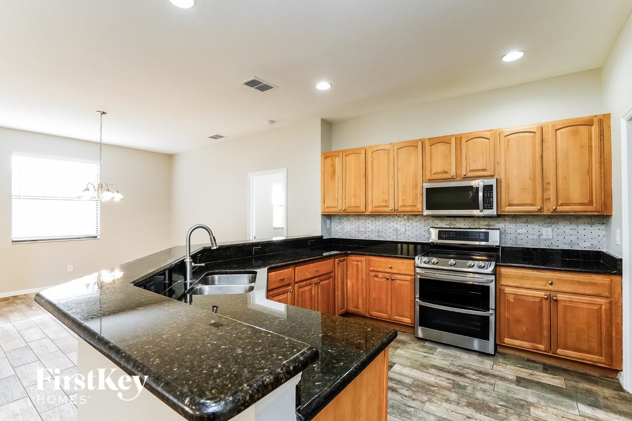 1829 Nw 23rd Ave - Photo 5 of 15